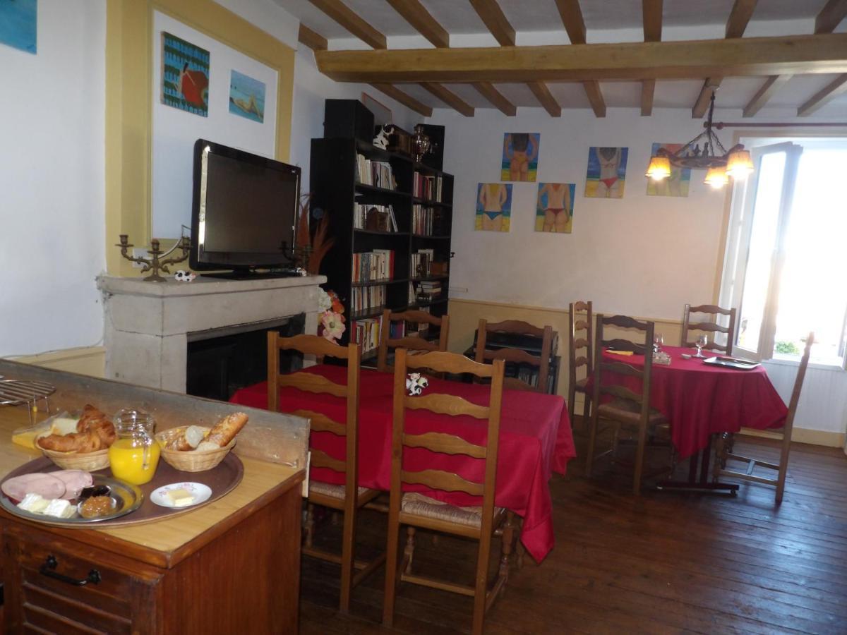 Chambres Et Tables D'Hotes A L'Auberge Touristique Meuvaines Екстериор снимка
