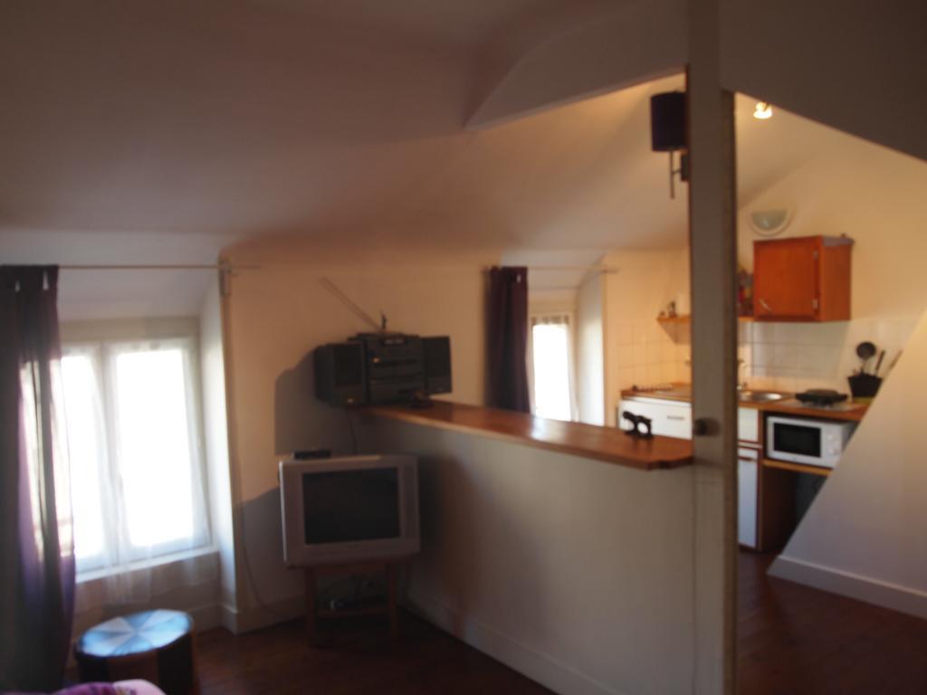 Chambres Et Tables D'Hotes A L'Auberge Touristique Meuvaines Екстериор снимка