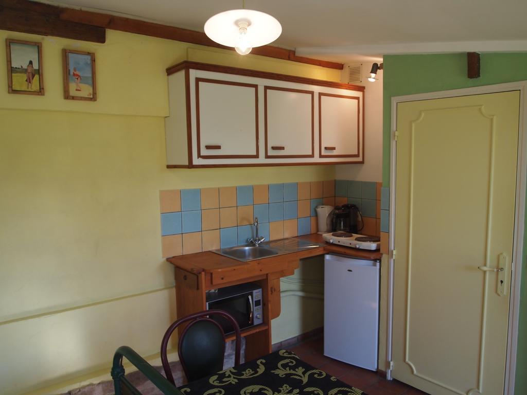 Chambres Et Tables D'Hotes A L'Auberge Touristique Meuvaines Екстериор снимка
