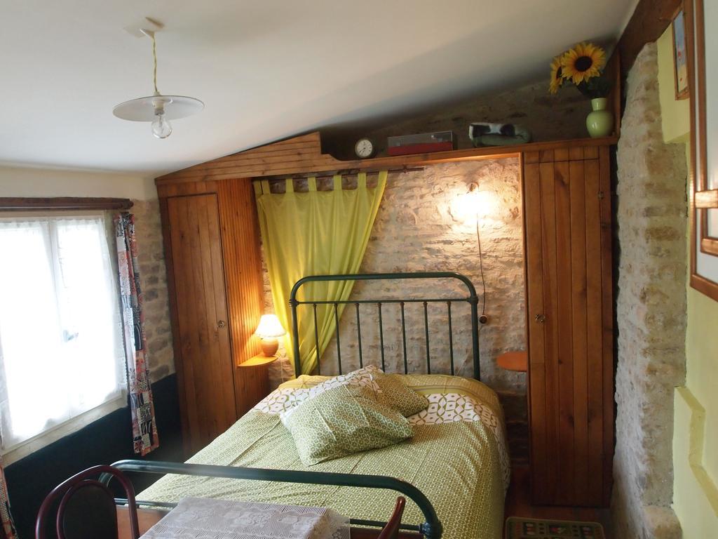 Chambres Et Tables D'Hotes A L'Auberge Touristique Meuvaines Екстериор снимка