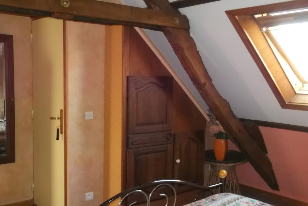 Chambres Et Tables D'Hotes A L'Auberge Touristique Meuvaines Стая снимка