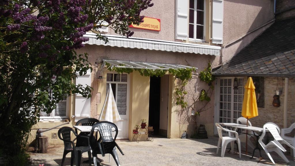 Chambres Et Tables D'Hotes A L'Auberge Touristique Meuvaines Стая снимка