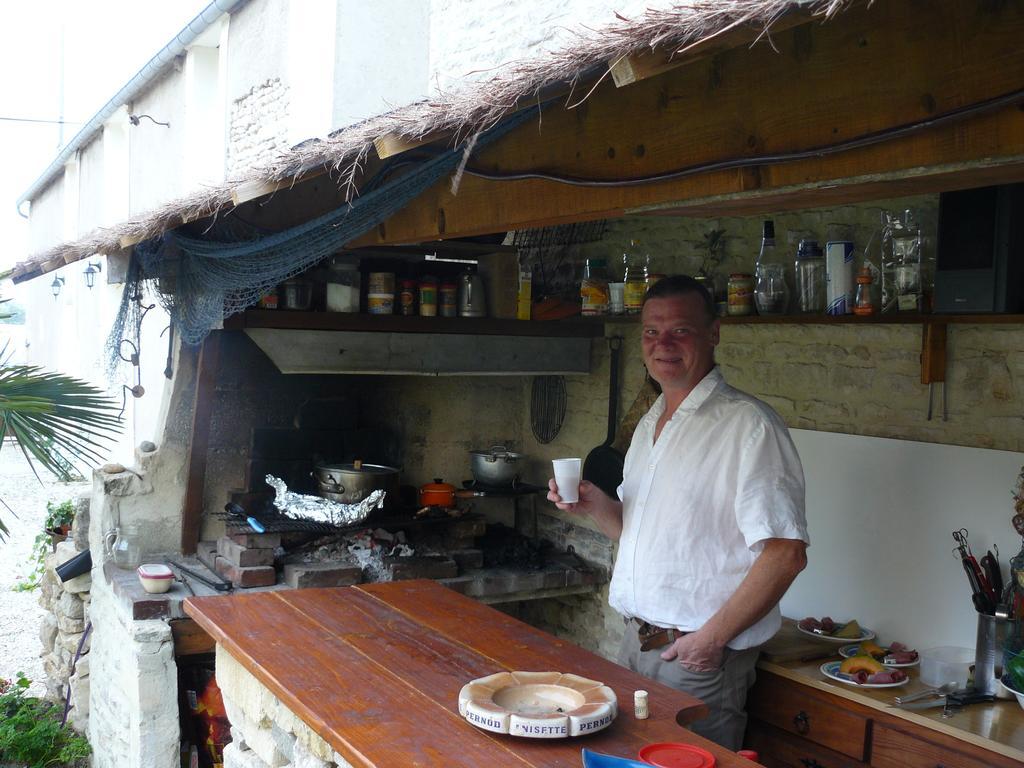 Chambres Et Tables D'Hotes A L'Auberge Touristique Meuvaines Екстериор снимка