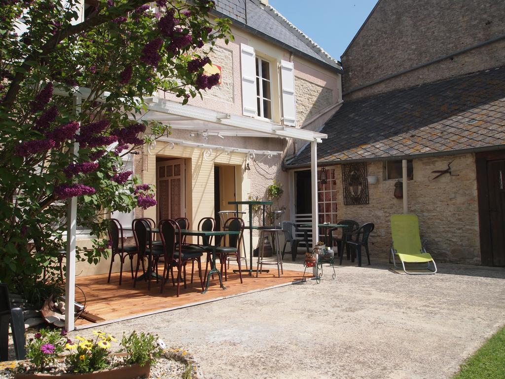 Chambres Et Tables D'Hotes A L'Auberge Touristique Meuvaines Екстериор снимка