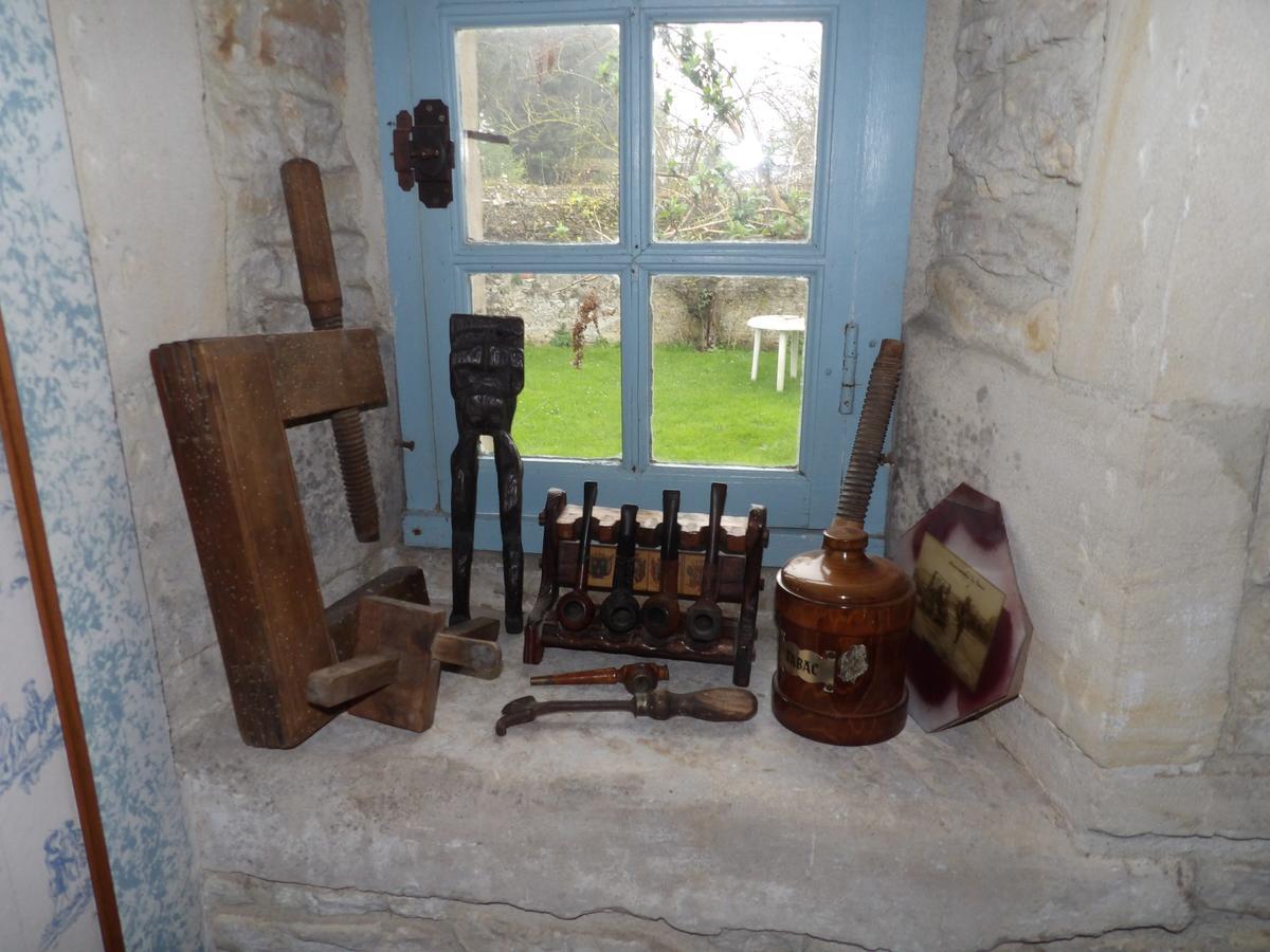 Chambres Et Tables D'Hotes A L'Auberge Touristique Meuvaines Екстериор снимка